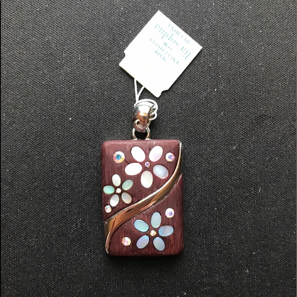Lia Sophia Jewelry - Retired Lia Sophia Pendant
